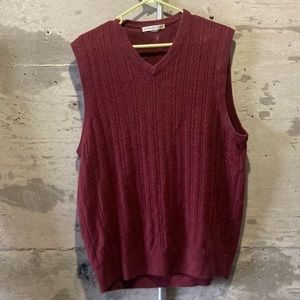 Thrifted sweater vest! Lightweight, is missing the size tag. Grunge aesthetic.